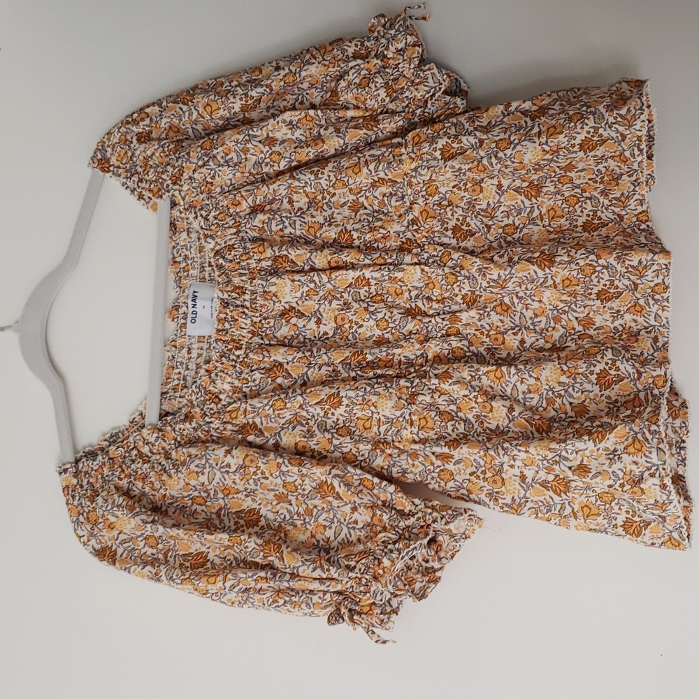 Floral off the shoulder cotton top.